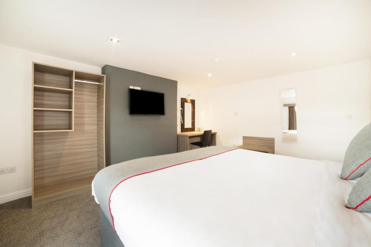 The Connaught Hotel Wolverhampton Bagian luar foto