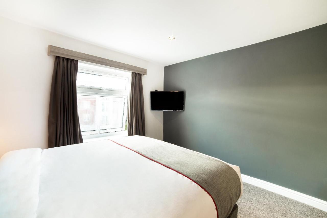 The Connaught Hotel Wolverhampton Bagian luar foto